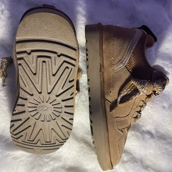 Lowmel UGG Tan Shearling-Lined Lace-Up Sneakers - Picture 2 of 4